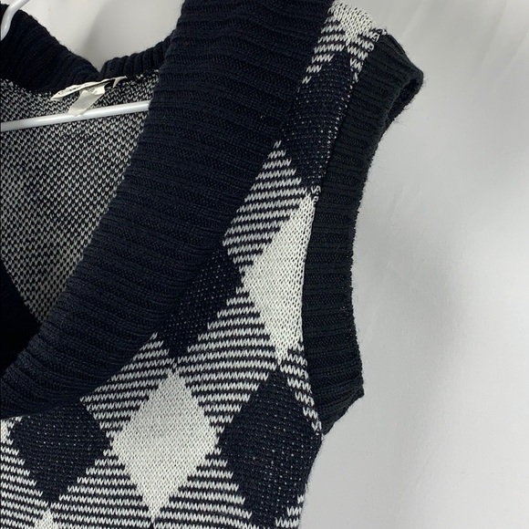 KNIT AVENUE Sleeveless Tunic Sweater - Picture 5 of 8